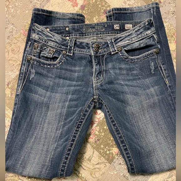 Miss Me Embellished Blue Jeans with Unique Pocket Design.  Size 29 Straight. - Picture 2 of 4